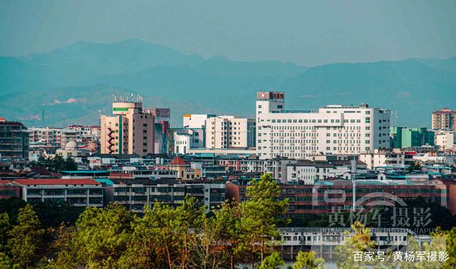 山间小城新风貌 美丽于都的城市风光